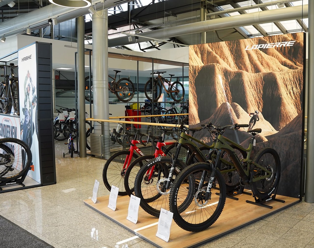 Ausstellungshalle bei BikeNOW in Pilsach/Neumarkt
